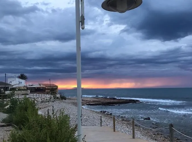 Apto. Con Gran Terraza Y Acceso Directo A Piscina.