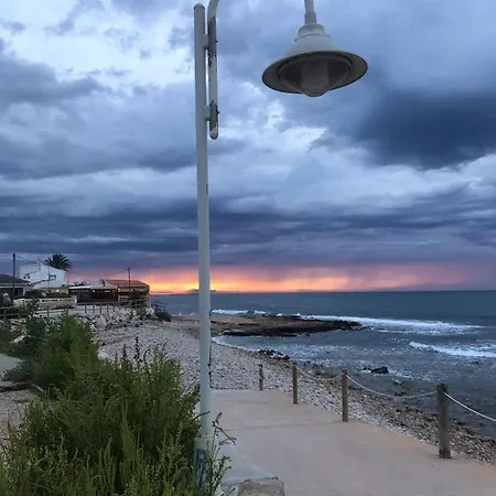 Apto. Con Gran Terraza Y Acceso Directo A Piscina.