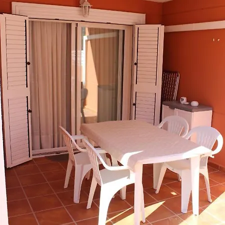 Apto. Con Gran Terraza Y Acceso Directo A Piscina. *