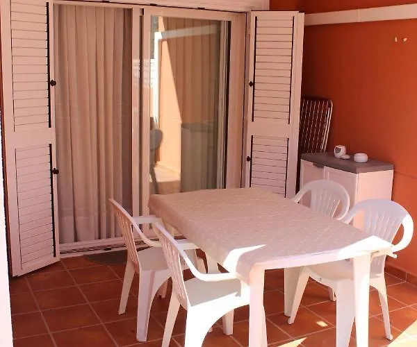 Apto. Con Gran Terraza Y Acceso Directo A Piscina. *