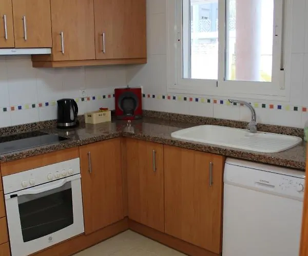 Apto. Con Gran Terraza Y Acceso Directo A Piscina.