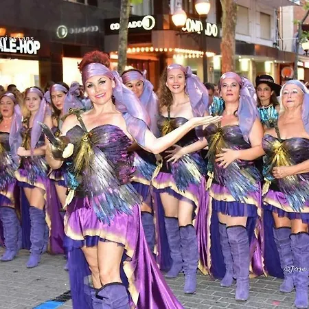 Apto. Con Gran Terraza Y Acceso Directo A Piscina.